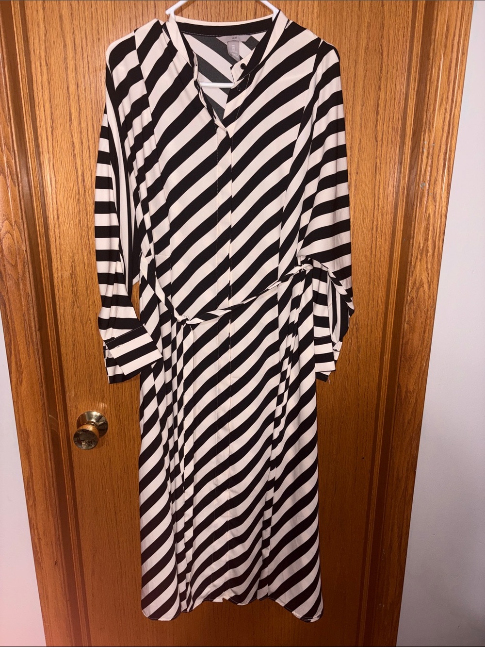 H&M Black and White Diagonal Stripe Long Sleeve Wrap-Style Dress